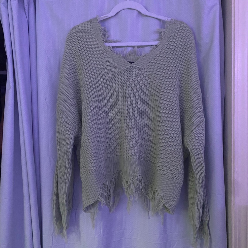 *NWT!* Women’s Light Green Frayed Vneck Sweater